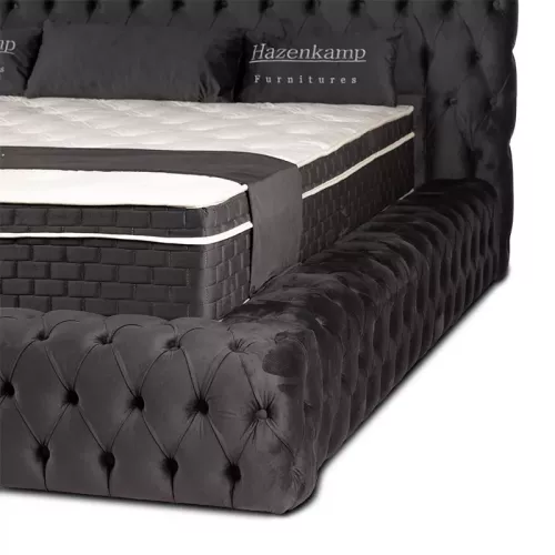 Hazenkamp Chesterfield Bed  (200685)